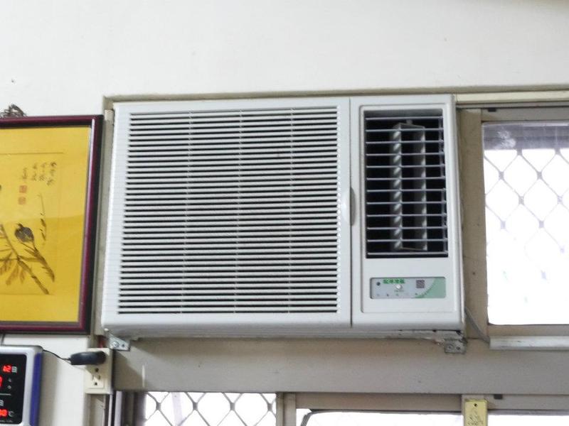 松洋右吹式窗型冷氣 適用5-7坪 4000元