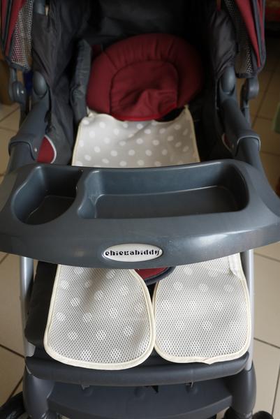 座椅內附新生兒保護頭枕和保潔涼墊