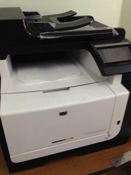 HP CM1415FN 影印、列印、描掃、傳真彩色雷射複合機 內含原廠碳粉 黃色快用完了 其餘都有一半或以上 賣1100 ...