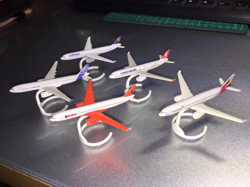 健達出奇蛋 星空聯盟飛機模型 一組5架，售價＄400，全新未拆組 外殼無巧克力