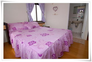 專為小情侶設計的紫色系雙人套房