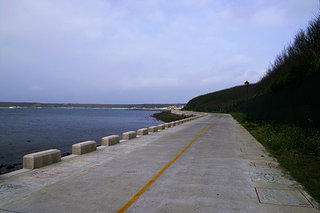 西嶼濱海公路的起點：橫礁海堤路