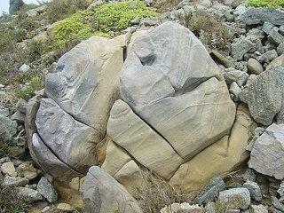 峻美的石相～整體看起來有點像拳頭，有部分又像指甲～