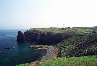 分岔仔附近的海域以及地形，這一帶海域顏色蠻漂亮的。