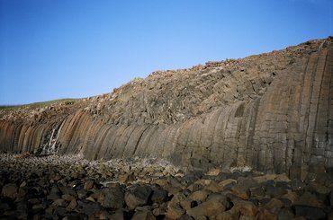 池西岩瀑附近的玄武岩幾乎都是難以行走的海路，所以要觀賞時還得費翻功夫