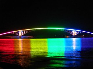 夏天的西瀛虹橋已經和花火的形象緊密地整合在一起