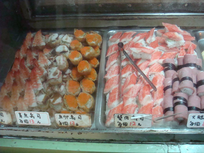 左至右-蝦子-1-.章魚.魚卵.蟹肉壽司跟火腿壽司